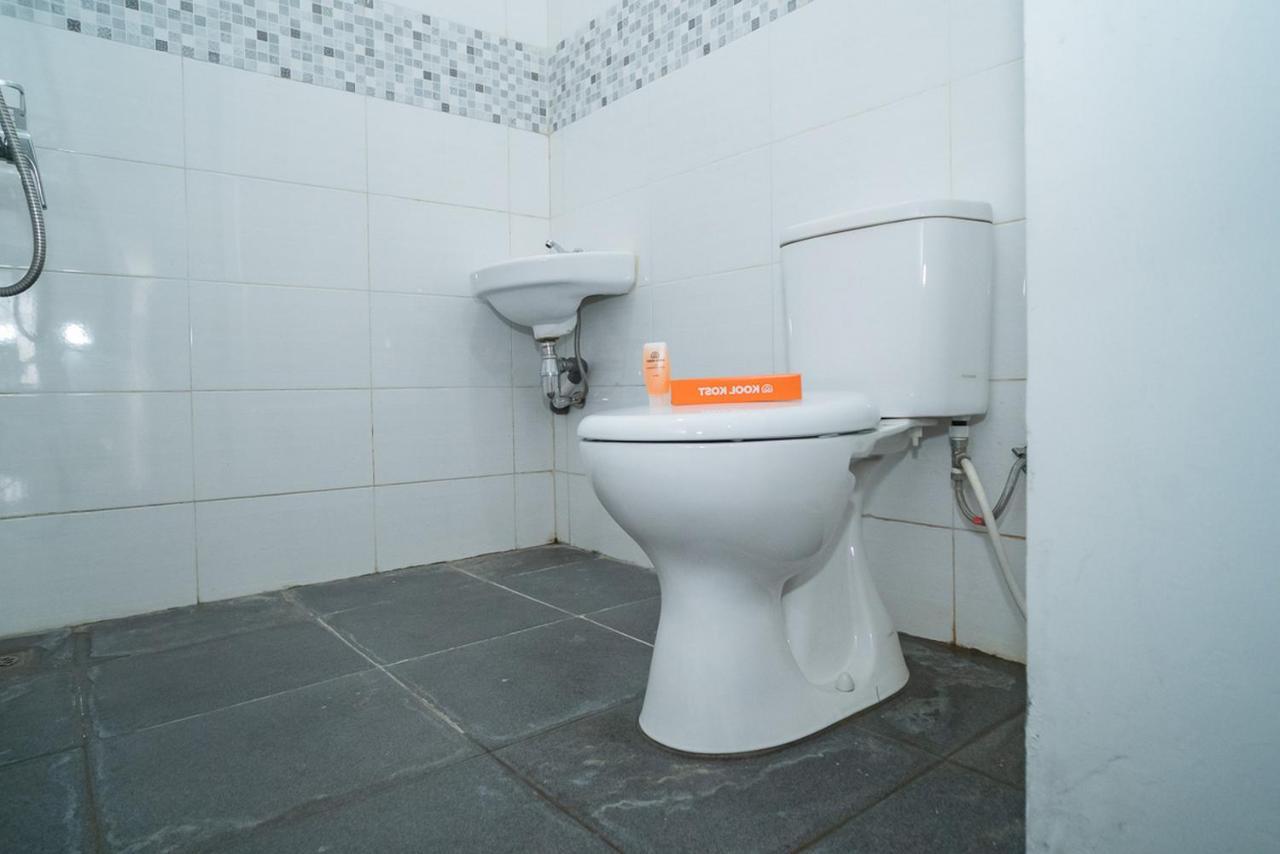 ホテル クールコスト ニア パサール バル ジャカルタ エクステリア 写真